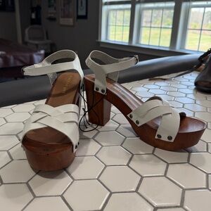 Madden Girl Sz 8 Women's White Leather Platform Sandals with Wooden Heel